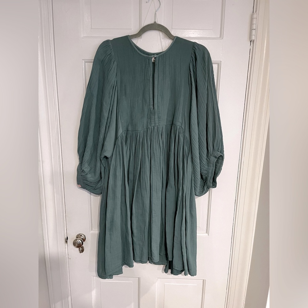 Elegant Teal Long-Sleeve Dress